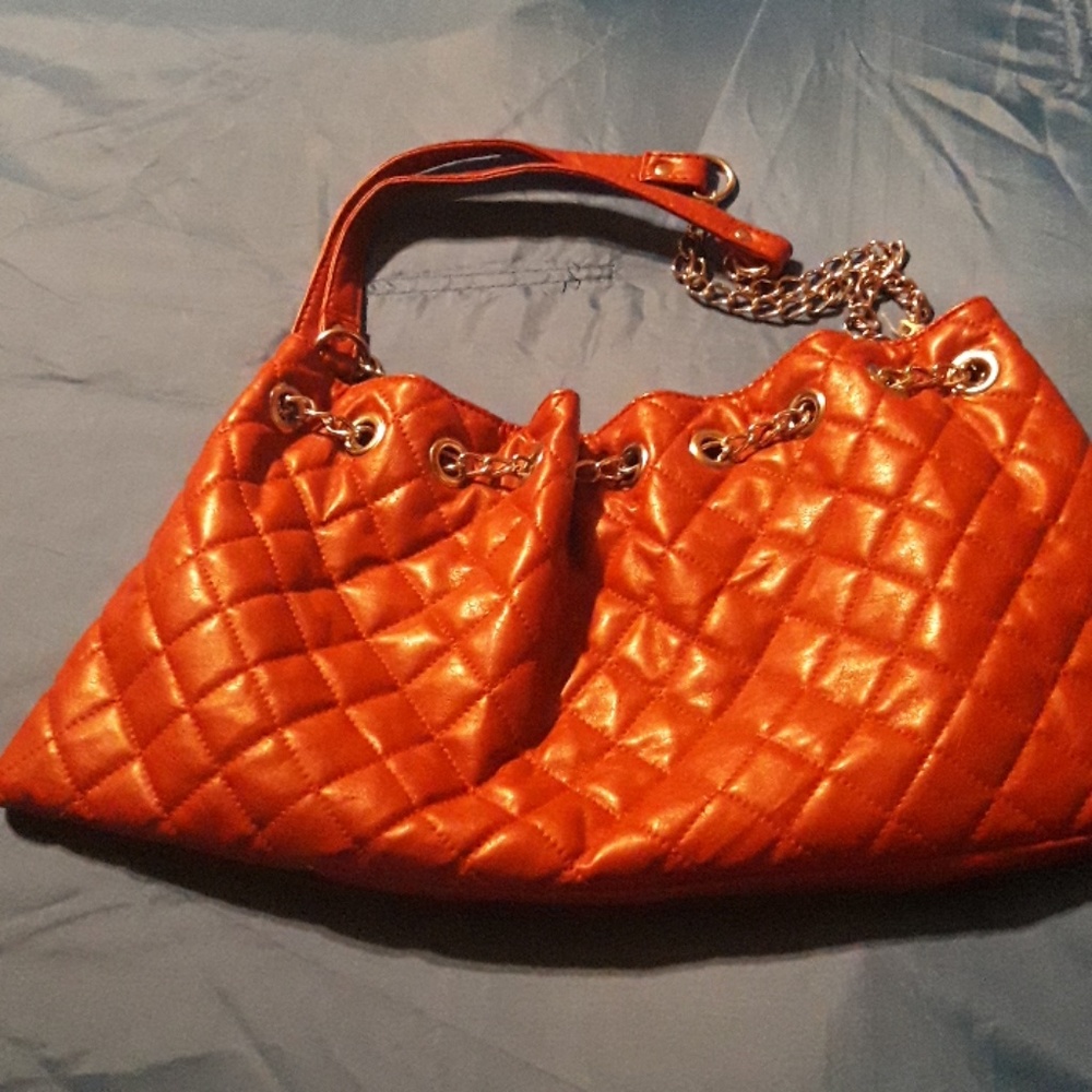 Light weight light burgundy chain purse